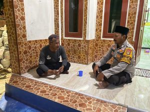 Bhabinkamtibmas Pulau Sebira Jalin Silaturahmi dengan Tokoh Agama Untuk Peningkatan Ketaqwaan dan Keamanan