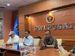 Rapat Perdana Seluruh Pengurus Baru PWI Pusat, Hendry CH Bangun: Saling Kenal dan Bekerjasama dengan Baik