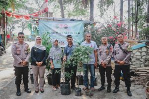 Peringati HUT Humas Polri Ke-72, Humas Polres Metro Tangerang Kota Tanam Pohon untuk Penghijauan