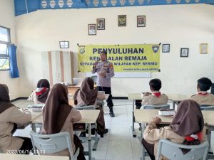 Binmas Polres Kepulauan Seribu Memberikan Penyuluhan Kenakalan Remaja dan Penyalahgunaan Narkoba di   SMKN 61 Pulau Tidung