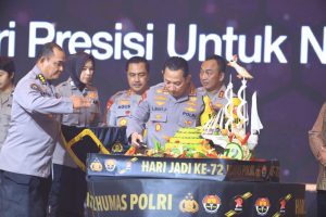 Dua Hadiah Untuk Devisi Humas Polri Dari Kapolri