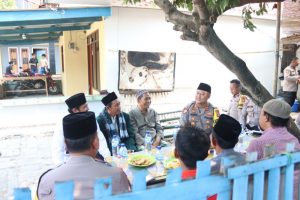 Kapolres Kepulauan Seribu Gelar Jumat Curhat di Pulau Untung Jawa, Dukung Pesta Demokrasi yang Bersih dan Aman