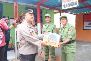 Kapolres Kepulauan Seribu Lakukan Pengecekan Pos Kamling di Pulau Panggang serta Sampaikan Pesan Kamtibmas menjelang Pemilu 2024