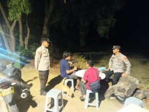 Polsek Kepulauan Seribu Selatan Giat Patroli Malam Dialogis, Himbauan Terhadap Kenakalan Remaja dan Dukung Kemitraan dengan Warga