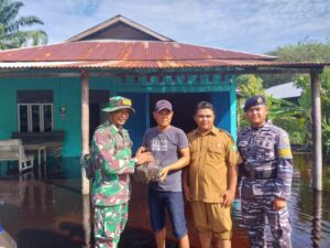 Babinpotmar Lanal Dumai Bantu Warga Terdampak Banjir di Kecamatan Bantan Kabupaten Bengkalis