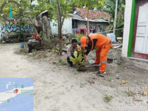 Polsek Kepulauan Seribu Selatan Bersama Warga Tanam Bibit Pohon untuk Reduksi Polusi Udara di Setiap Pulau Penduduk