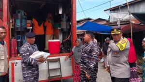 Danlanal Simeulue Bersama Unsur Forkopimda Tinjau Langsung Masyarakat Terdampak Banjir di Kabupaten Aceh