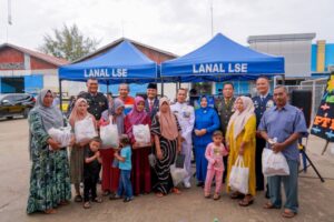 Sambut Hari Armada RI 2023, Prajurit Lanal Lhokseumawe Laksanakan Tabur Bunga di Laut