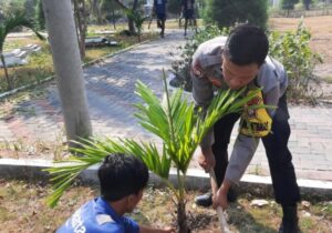 Polsek Kepulauan Seribu Selatan Bersama Instansi Pemerintah Gelar Kegiatan Penanaman Pohon ‘Birukan Langit’ di Pulau Untung Jawa