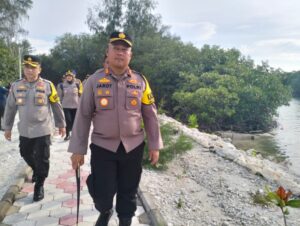 Kapolres Kepulauan Seribu dan Pejabat Utama Polres Sambangi Pulau Biawak dalam Kegiatan Patroli Dialogis Menyuarakan Antisipasi Hoax dan Ajakan Sukseskan Pemilu 2024