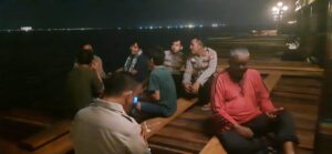 Patroli Malam Laut Dialogis Satpolair Polres Kepulauan Seribu di Perairan Pulau Damar: Himbau Keselamatan Berlayar