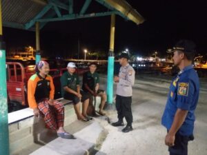 Polsek Kepulauan Seribu Selatan Giat Patroli Dialogis Malam dan Sambang Himbau Keselamatan Wisatawan serta Sukseskan Pemilu 2024