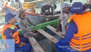 Team Patroli Satpolair Polres Kepulauan Seribu Menjalankan Giat Patroli Laut Dialogis di Pulau Untung Jawa