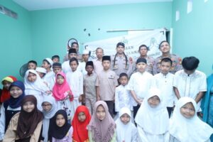 Giatkan Minat Baca, Kapolsek Mampang Bagikan Buku Ke Yayasan Yatim Piatu