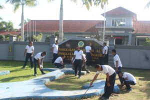 Contoh Bagi Masyarakat Sekitar, Lanal Bengkulu Gelar Aksi Gerakan Mako, Komplek TNI AL Bersih, Tertib dan Rapi