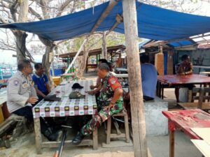 Bhabinkamtibmas dan Babinsa Pulau Harapan Ajak Warga Bersama Ciptakan Kamtibmas Kondusif