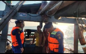 Team Patroli Satpolair Polres Kepulauan Seribu Bersama Kapal Patroli KP. VII – 40 – 203 Lakukan Patroli Laut Dialogis di Perairan Pulau Lancang