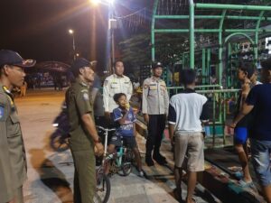 Polsek Kepulauan Seribu Utara Gelar Patroli Malam Dialogis: Antisipasi Kenakalan Remaja dan Himbau Warga Waspada Terhadap Hoax serta Paham Radikal