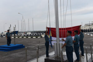 Aslog Danlantamal I Pimpin Upacara Bendera