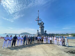 Prajurit Lanal Sabang Sambut Dua Kapal Perang Singapura Dalam Rangka For Replenishment at Sabang