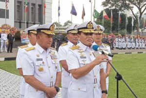 Sertijab Seskoal dari Laksamana Muda TNI Yoos Suryono Hadi, M.Tr(Han)., M.Tr.Opslab Kepada Laksamana Pertama TNI Fauzi, S.E., M.M., M.Han