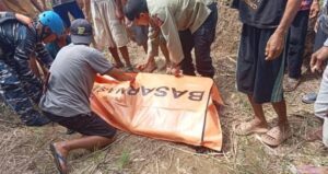 Aksi Babinpotmar Manna Bersama Tim Gabungan Temukan Korban Tenggelam di Sungai Air Manna Kabupaten Bengkulu Selatan