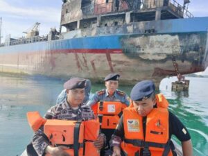 Komandan Lanal Bintan Pastikan Kapal Yang Alami Kebakaran di Perairan Berakit Tidak Ganggu Alur Pelayaran