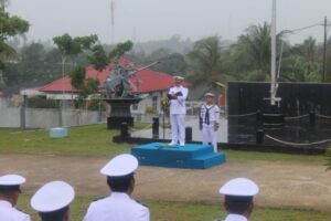 Guyuran Hujan Tidak Menghalangi Prajurit Lanal Dabo Singkep Melaksanakan Upacara Hari Lahir Pancasila Tahun 2024