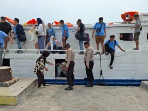 Polsek Kepulauan Seribu Utara Gelar Pengamanan di Dermaga Pulau Harapan, Antisipasi Narkoba dan Miras