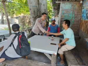 Bhabinkamtibmas Pulau Pari Laksanakan Sambang Tokoh Masyarakat, Pererat Silaturahmi dan Jaga Kamtibmas Pasca Pemilu 2024