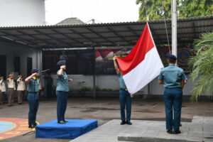 Pimpin Upacara Bendera, Danlanal Bandung Sampaikan Motivasi dan Harus Selalu Bersyukur Kepada Personel Lanal Bandung