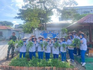 Untuk Mendukung Ketahanan Pangan, Jalasenastri Cabang 3 Korcab I DJA I Laksanakan Panen Raya Kangkung dan Singkong