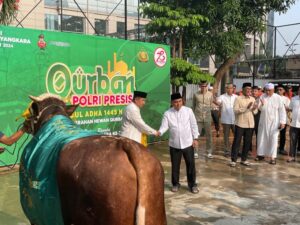 Polda Metro Jaya Gelar Salat Idul Adha di Stadion Presisi dan Bagikan Hewan Qurban