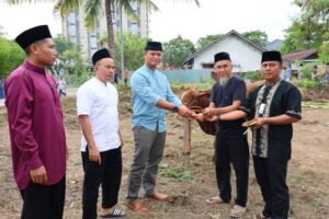 Momen Hari Raya Idul Adha 1445 H, Lanal Dumai Serahkan Hewan Kurban Ke Masjid Baitut Thoyyibin