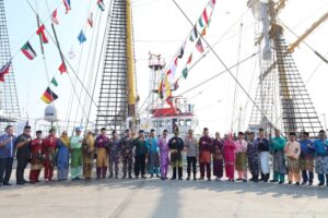 Lanal Dumai dan Forkopimda Lepas Keberangkatan KRI Dewaruci dan Rombongan Muhibah Budaya Jalur Rempah Tahun 2024