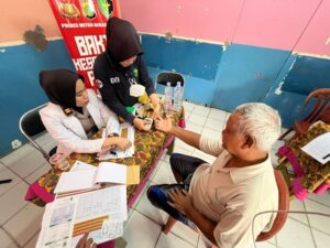 Dokkes Polres Metro Bekasi Kota Gelar Bakti Kesehatan di Slum Area, Sambut HUT Bhayangkara ke-78