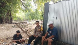 Bhabinkamtibmas Pulau Kelapa Aipda Sahrizal Sambangi Warga, Tingkatkan Kerjasama untuk Kamtibmas