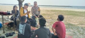 Bhabinkamtibmas Pulau Untung Jawa Sosialisasikan Bahaya Judi Online dan Dorong Peningkatan Daerah Wisata