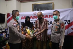 Polres Kepulauan Seribu Anjangsana dalam Rangka Hari Bhayangkara ke-78, Besuk Anggota yang Sakit