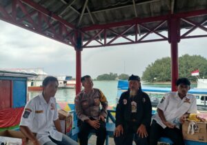 Bhabinkamtibmas Pulau Kelapa Sosialisasikan Bahaya Judi Online dan Radikalisme kepada Warga