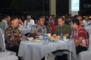 Polres Metro Bekasi Kota Gelar Nobar Wayang Kulit Lakon ” Tumurune Wiji Sejati” Dalam Rangka Merayakan Hari Bhayangkara ke-78