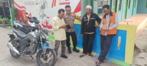 Bhabinkamtibmas Pulau Untung Jawa Aipda Masito Sambangi Warga, Sosialisasikan Bahaya Judi Online dan Peningkatan Kualitas Wisata Lokal