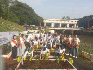 PT Antam Tbk Bersama Pemkot Jakarta Timur Urban Farming dan Giat Bersih Lingkungan