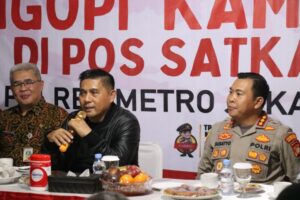 Kapolda Metro Jaya “Ngopi Kamtibmas” di Pos Satkamling RW 05 Harapan Mulya Kemayoran Jakpus