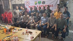 Kasat Reskrim Narkoba Jakpus Ngopi Kamtibmas di Pos Satkamling RW 04 Kampung Bali Tanah Abang