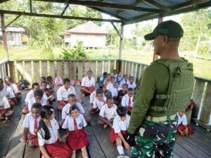 Siswa Sekolah Rimba Mumugu Sambut Gembira Hari Pertama Pasca TNI Rehab Sekolah