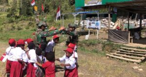 Peringatan Hari Anak Nasional Satgas Yonif 323 Buaya Putih