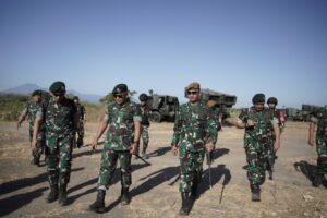 Latbakjatrat Yonarmed 1 Kostrad, Danpussenarmed Sematkan Brevet Astros Kepada Perwira Tinggi TNI AD