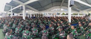 Jaga Keutuhan NKRI, Pangdam Tanjungpura Berangkatkan Satgas Pamtas RI-PNG Kewilayahan Papua Barat Yonif 642/Kps