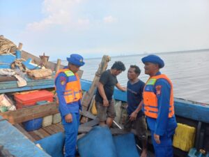 Patroli Satpolairud Polres Kepulauan Seribu Antisipasi Tindak Kejahatan di Laut: Himbauan Kasat Polairud AKP Dasiman kepada Nelayan